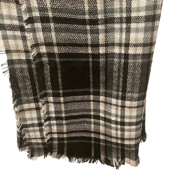 Black Grey White Plaid Knit Blanket Scarf Wrap Shawl - Picture 2 of 4